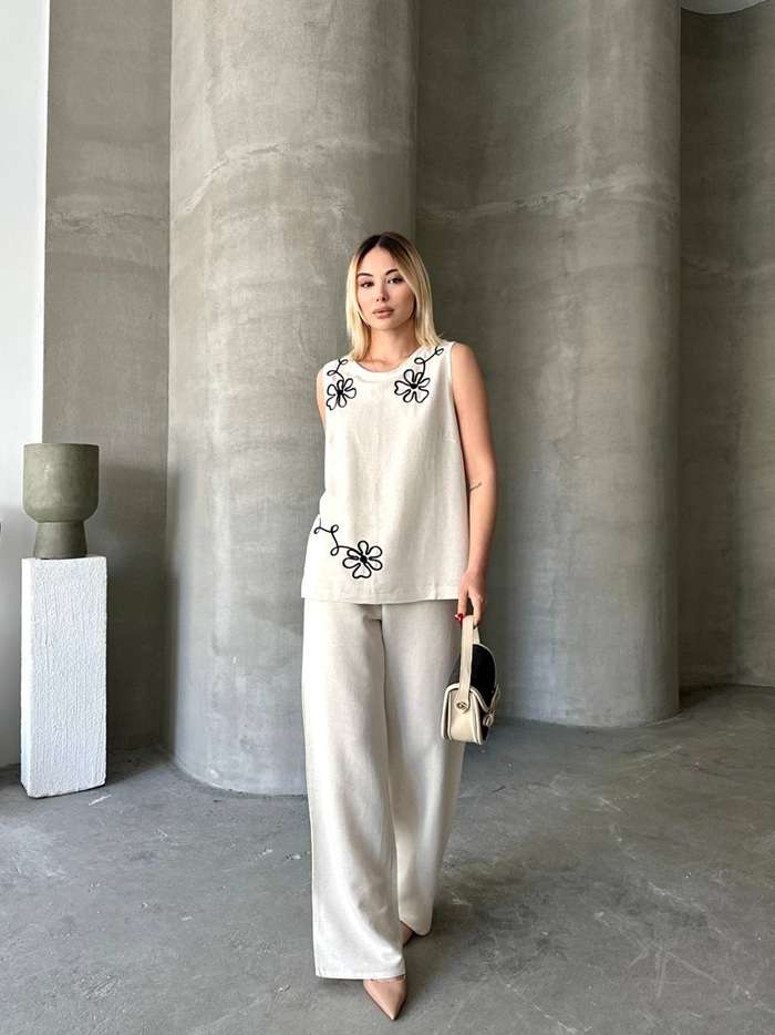 Λινό Σετ Lily - Τοπ & Παντελόνα με Κεντητά Λουλούδια